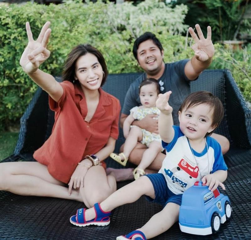 divine lee with family