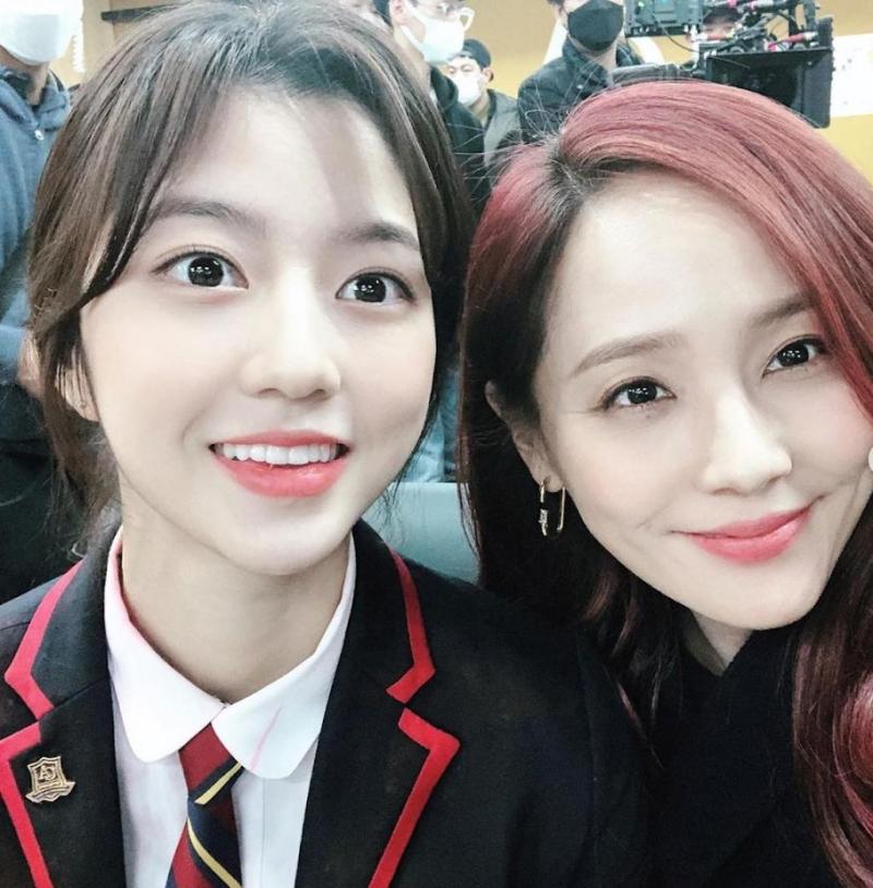 Eugene bilang si Cindy at Kim Hyun soo bilang si Rona