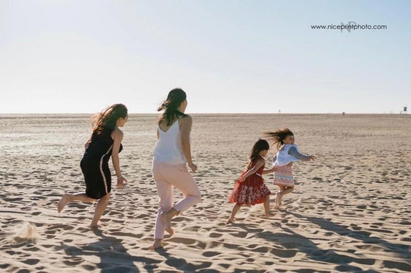 LJ and Rufa Mae spend some time off during the shoot to play with their kids