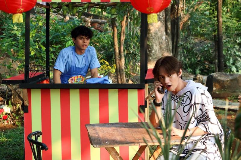 kokoy de santos and Hyojong Kim in dear uge