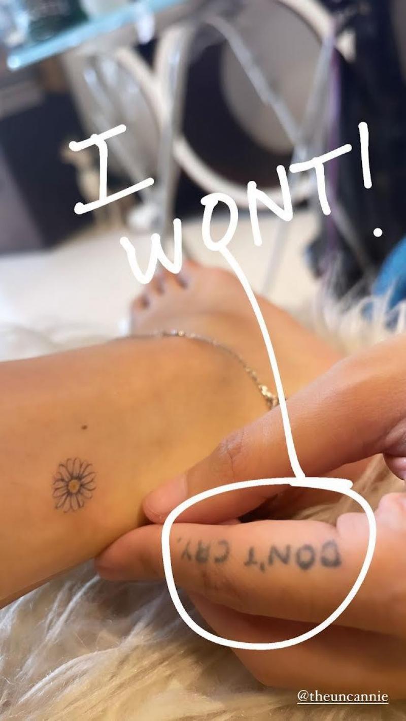 Kelly Clarkson's Heart Wrist Tattoo | Steal Her Style