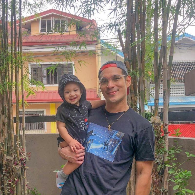 Pancho Magno takes son Skye to first beach getaway | GMA Entertainment