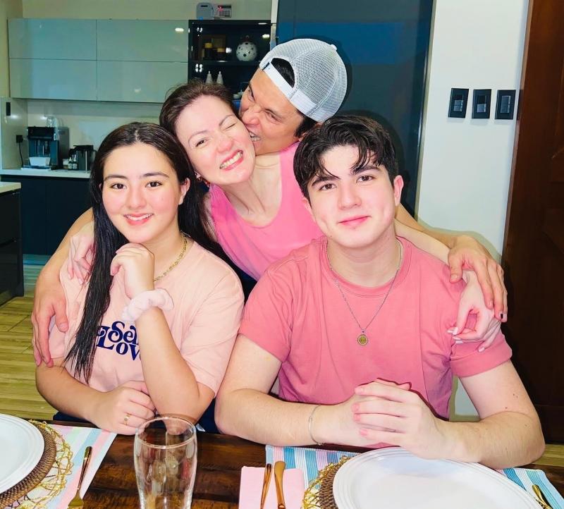 Zoren Legaspi, pinaghuhusayan ang pag-arte dahil sa mga anak na sina Mavy  at Cassy | GMA Entertainment