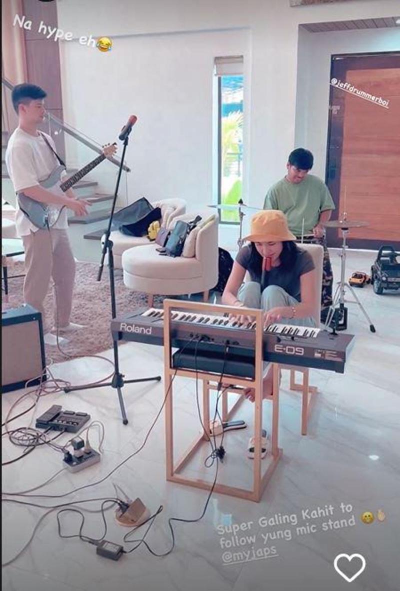 Julie Anne San Jose and Rayver Cruz