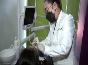 Ngipin ng isang babae, ipinaayos sa ilalim ng 'Ngiting Kapuso' program ng GMAKF | 24 Oras