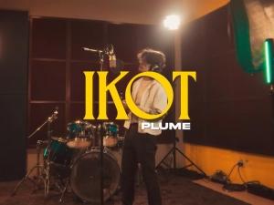 Plume single Ikot