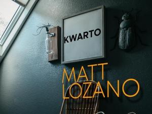 Kwarto cover art, wall in a room with picture frame